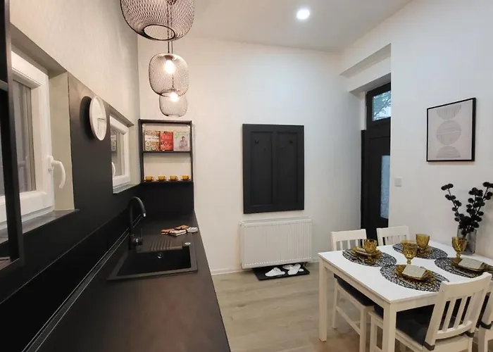 Cs14 Silver Apartment